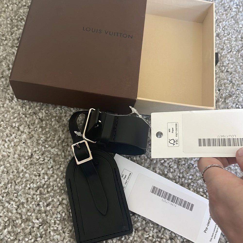 New Authentic Louis Vuitton black leather luggage tag and luggage strap holder